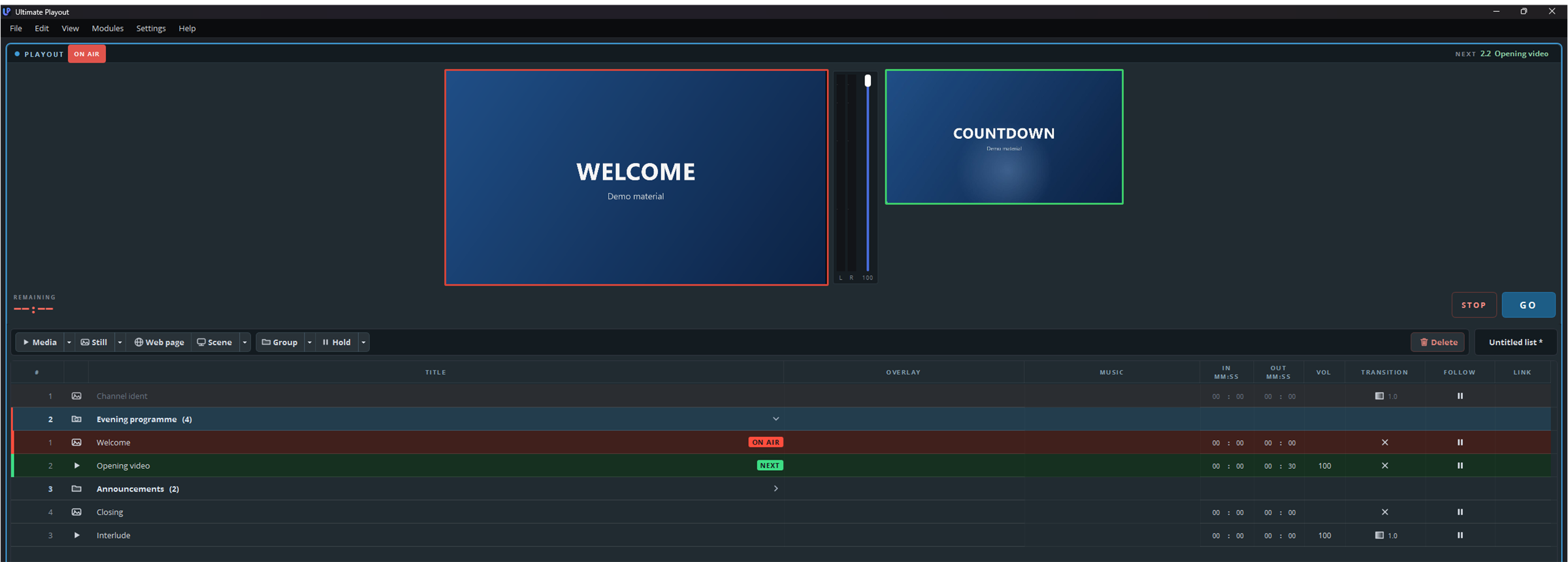A linked folder in the cue list, between two ordinary cues